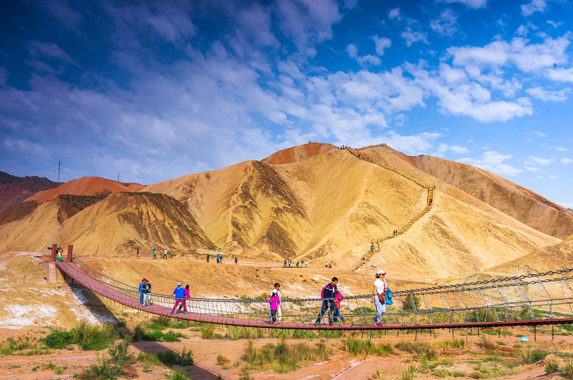 奇遇那拉提#那拉提木垒鸣沙山是新疆著名的景点之一,每年吸引了大量