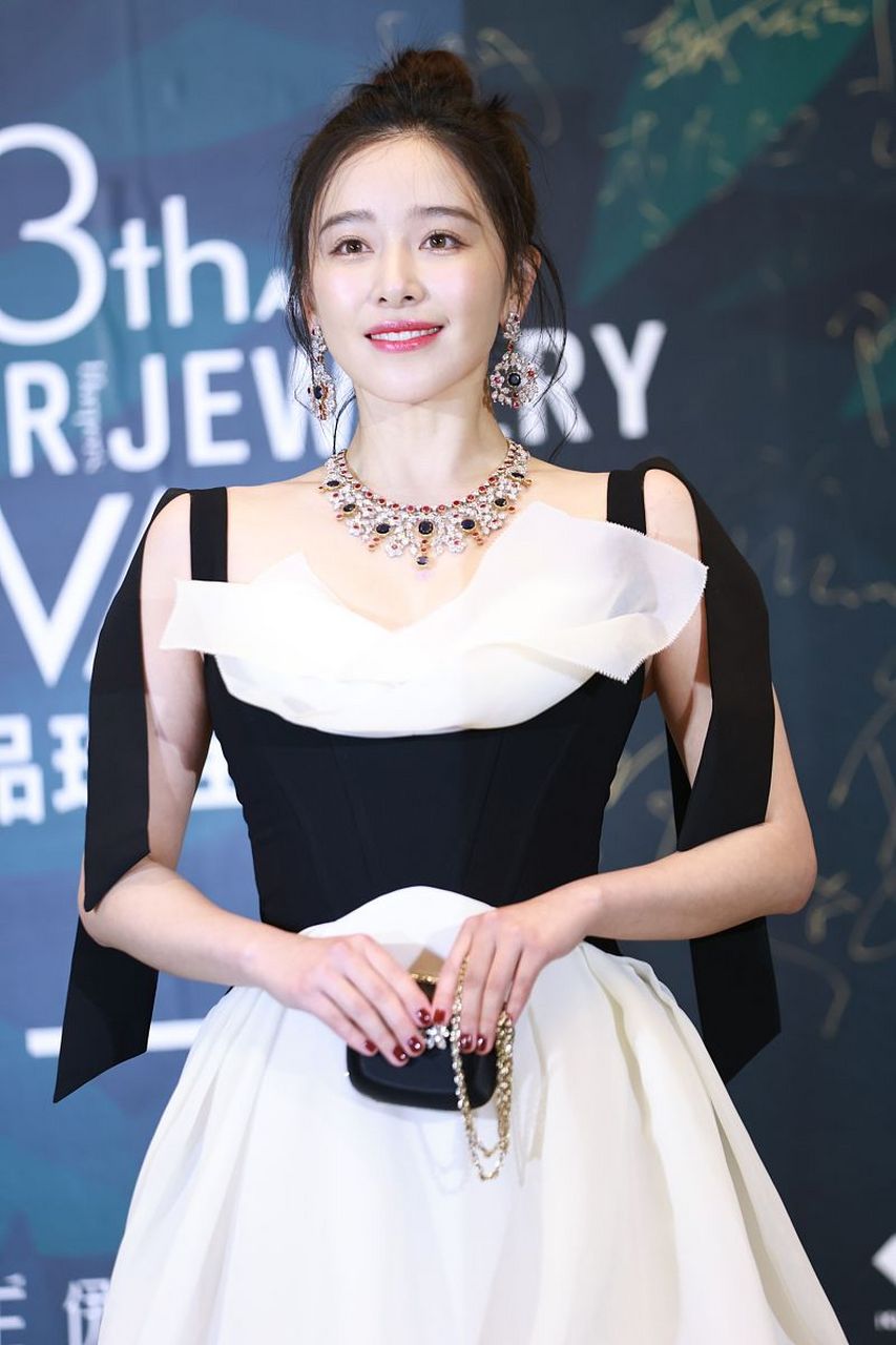 本来一开始他就是瞅准了阚清子的名气,后来通过阚清子这边结识到了