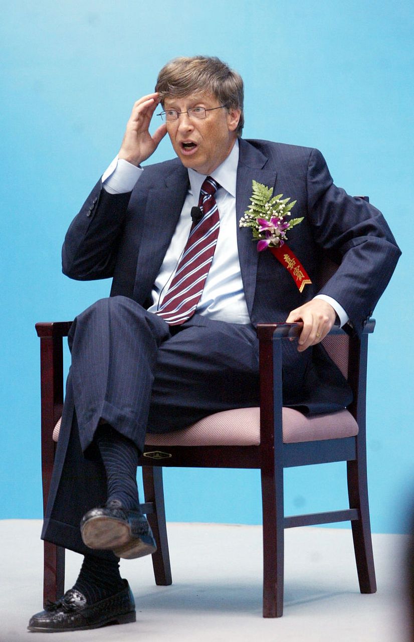 比尔·盖茨(bill gates),全名威廉·亨利·盖茨三世,简称比尔或盖茨.