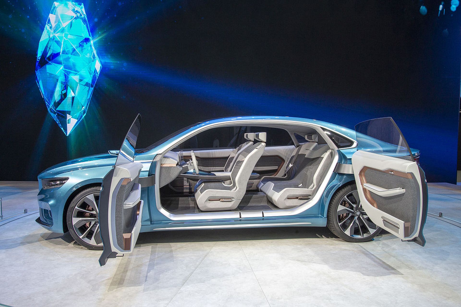 吉利"银河之光"炫酷概念车  中国汽车品牌吉利最近发布名为"银河之光"