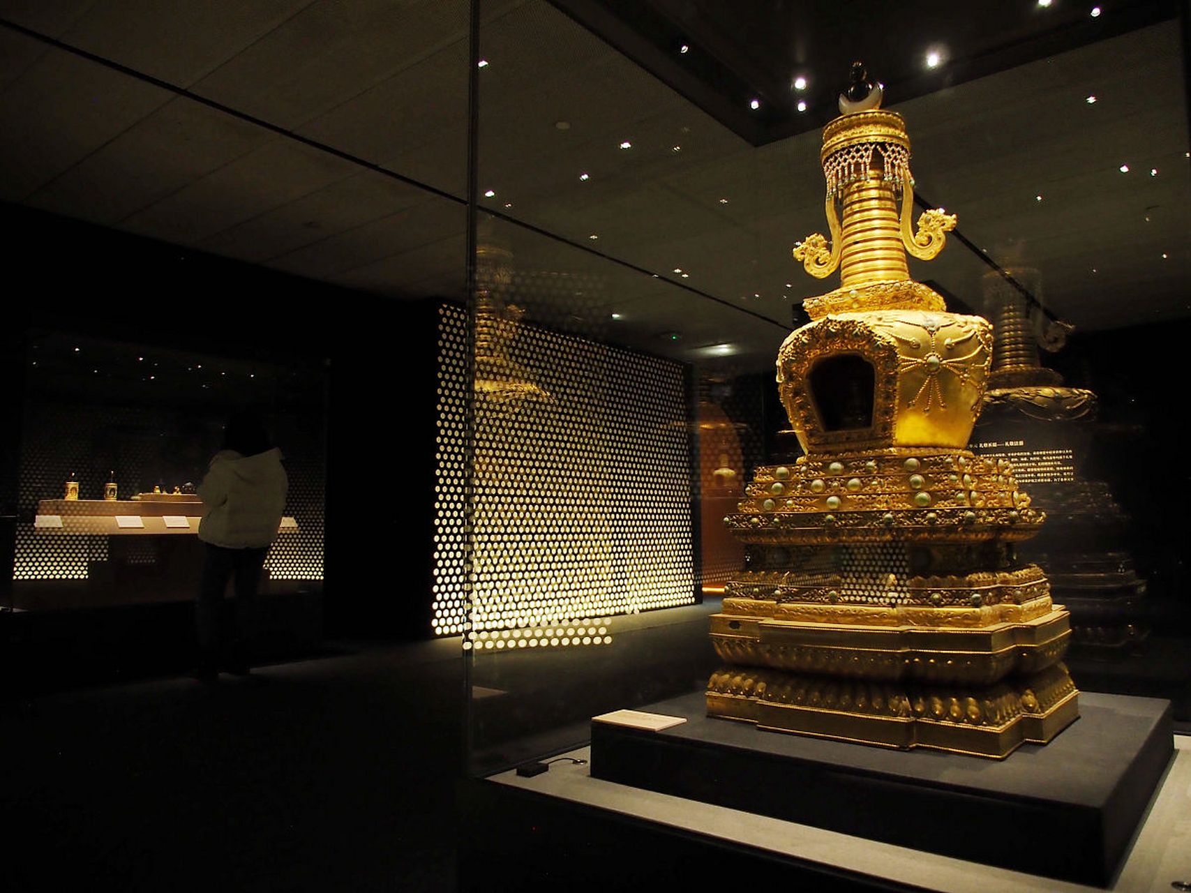 西藏博物馆,位于拉萨市中心,宛如一座连接过去与现在的时光隧道.