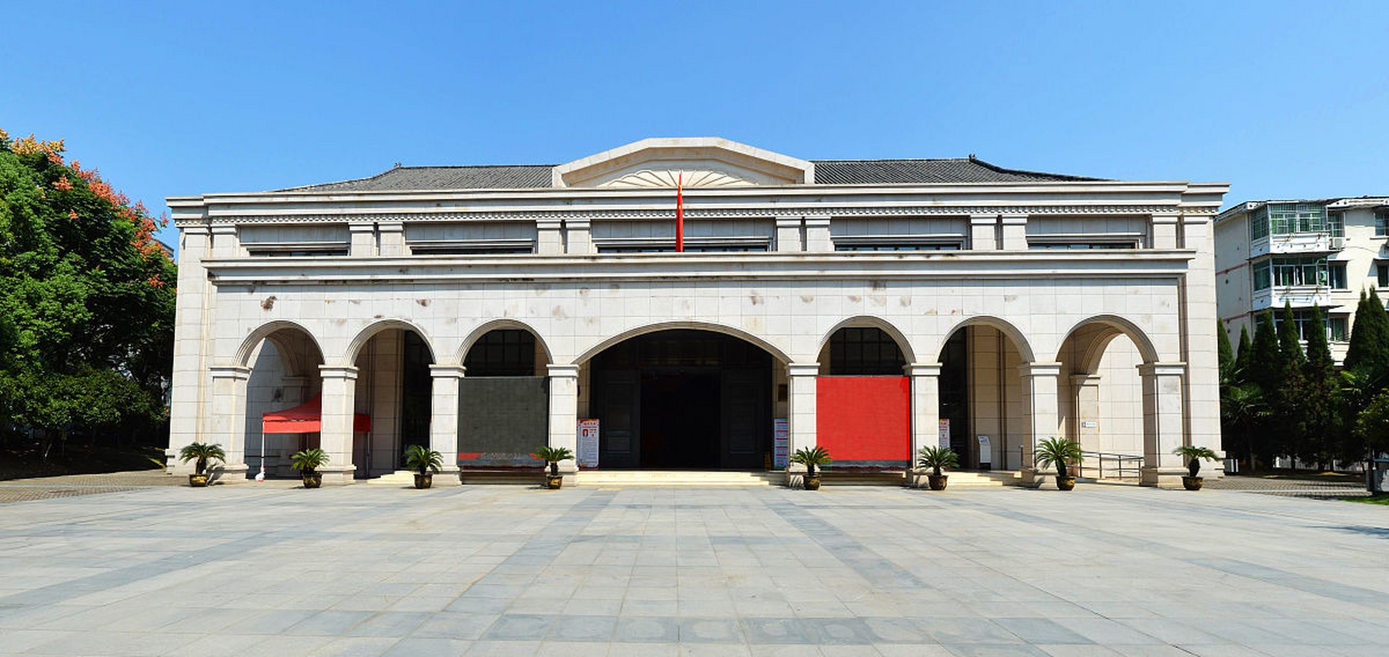 南昌市新四军军部旧址,原是北洋军阀张勋的公馆,内有两栋砖木结构楼房