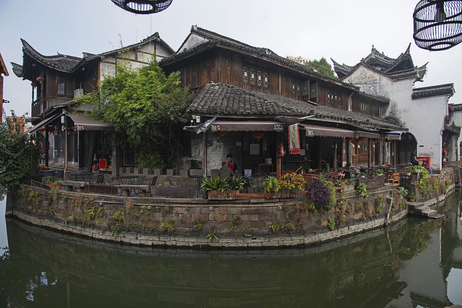 温江区芙蓉古城位于成都西郊青羊界,新成温公路成-温-郫生态城市带