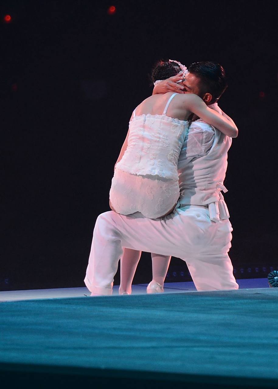 有一天,对方找到赖文慧,信誓旦旦地说:"刘德华给你多少钱?