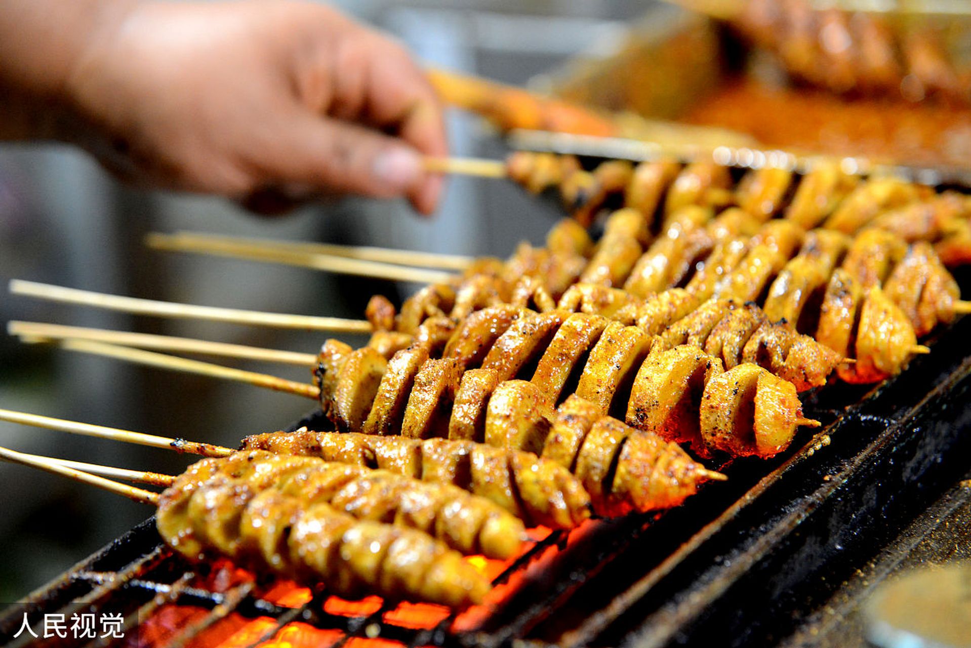 优质短图文计划# #小吃配方#  懒人一学就会的 路边摊美食 烤面筋