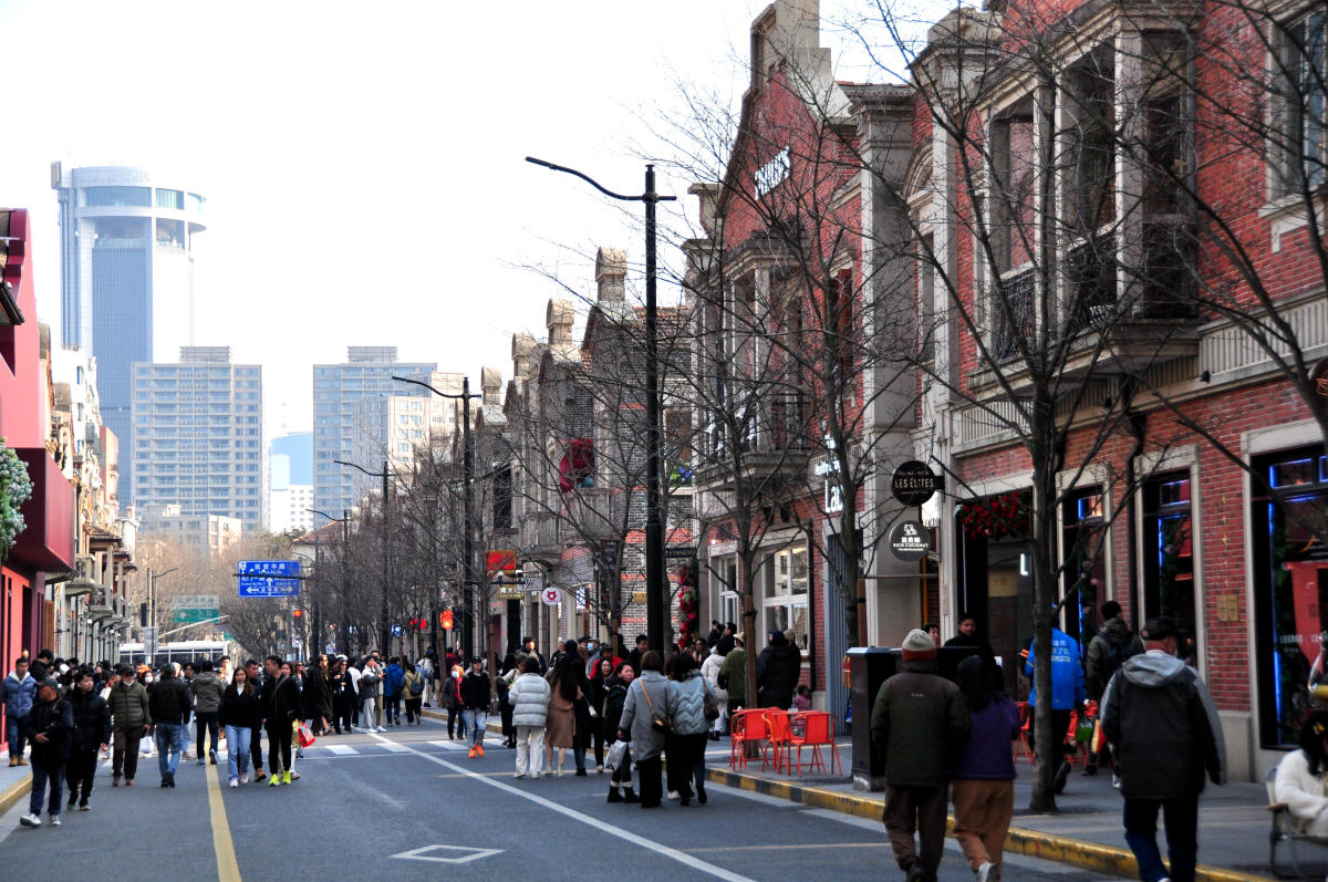 这可不是一条普通的商业街,它被誉为"东方香榭丽舍大街",到处都是奢侈