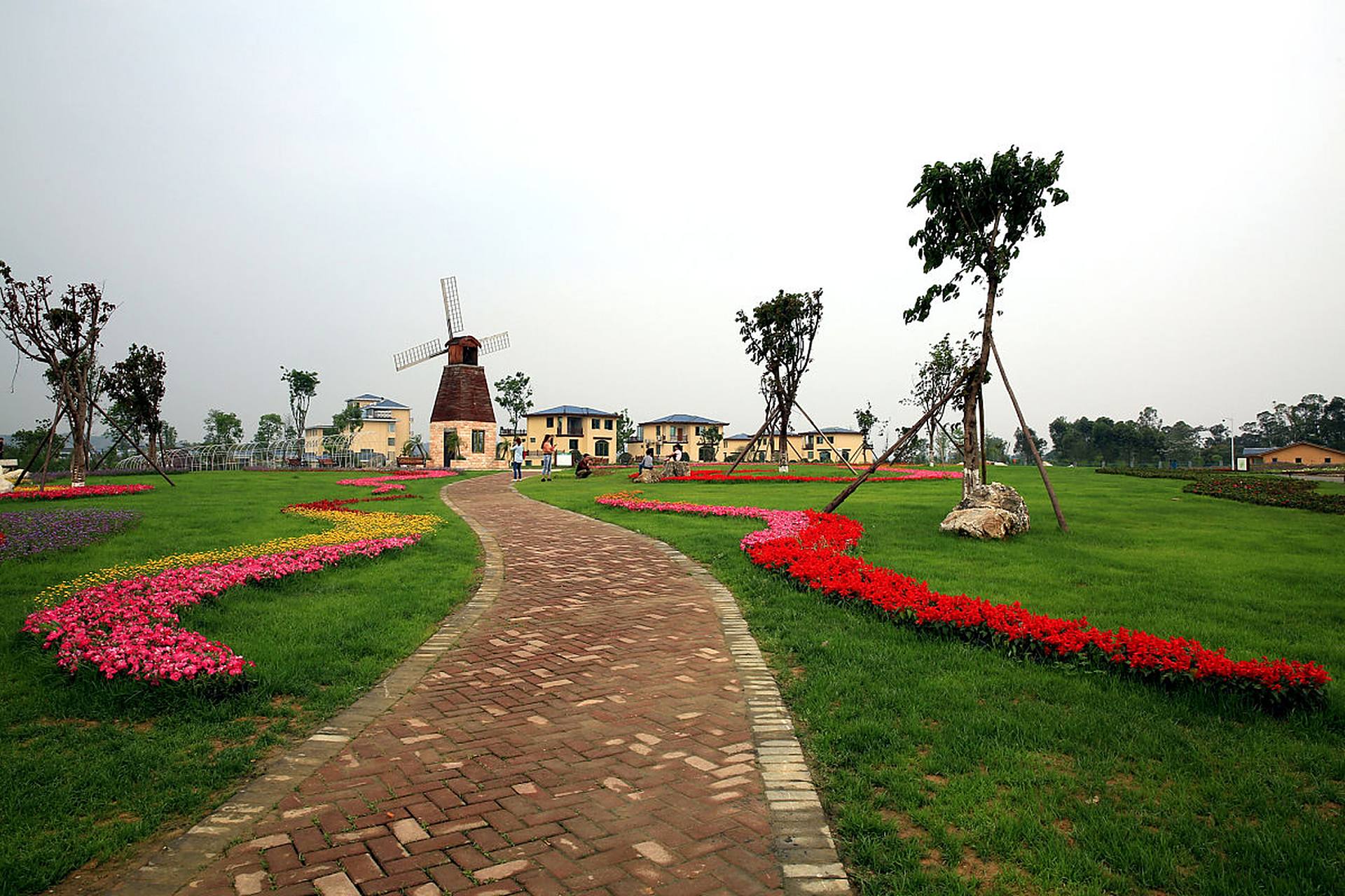 镜头里的春天# 漫步在博览园,仿佛走进了一部生动的植物百科全书.