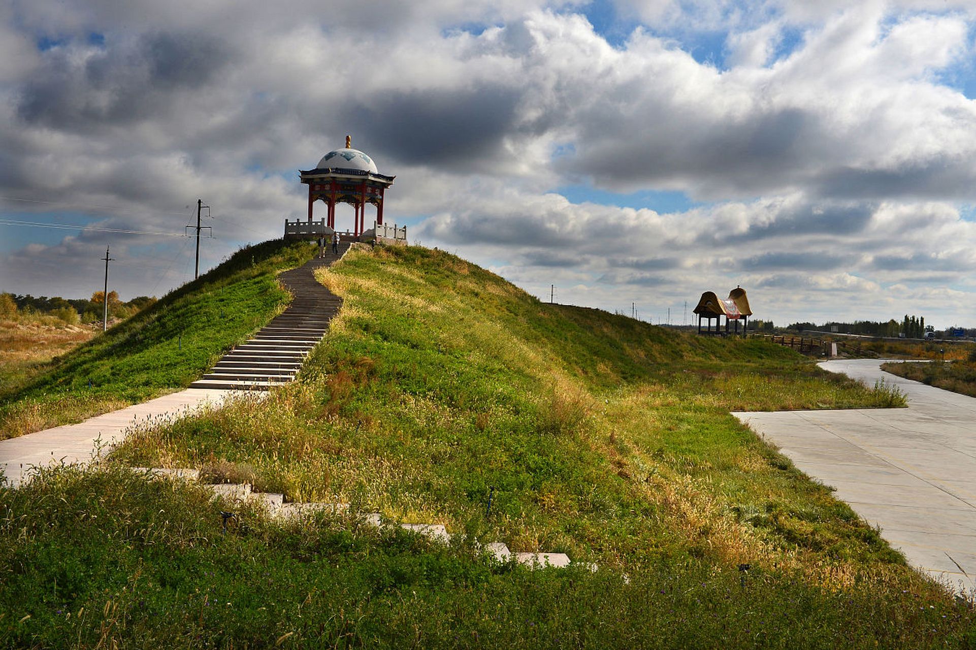 [国庆] 天界台位于那拉提县南部的柯坪乡,距离县城约58公里.