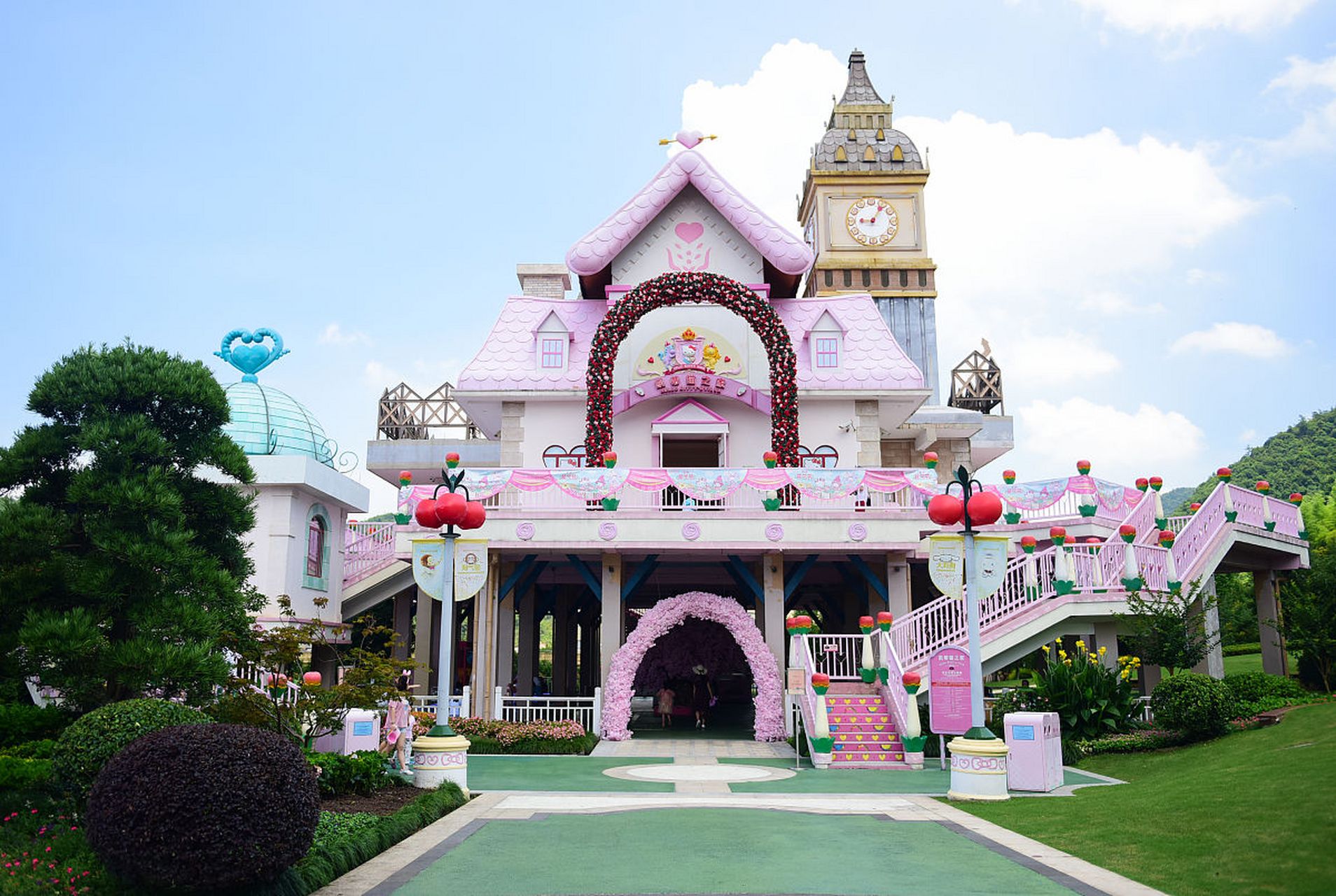 杭州hello kitty乐园,坐落于中国浙江省安吉县,是上海银润控股(集团)