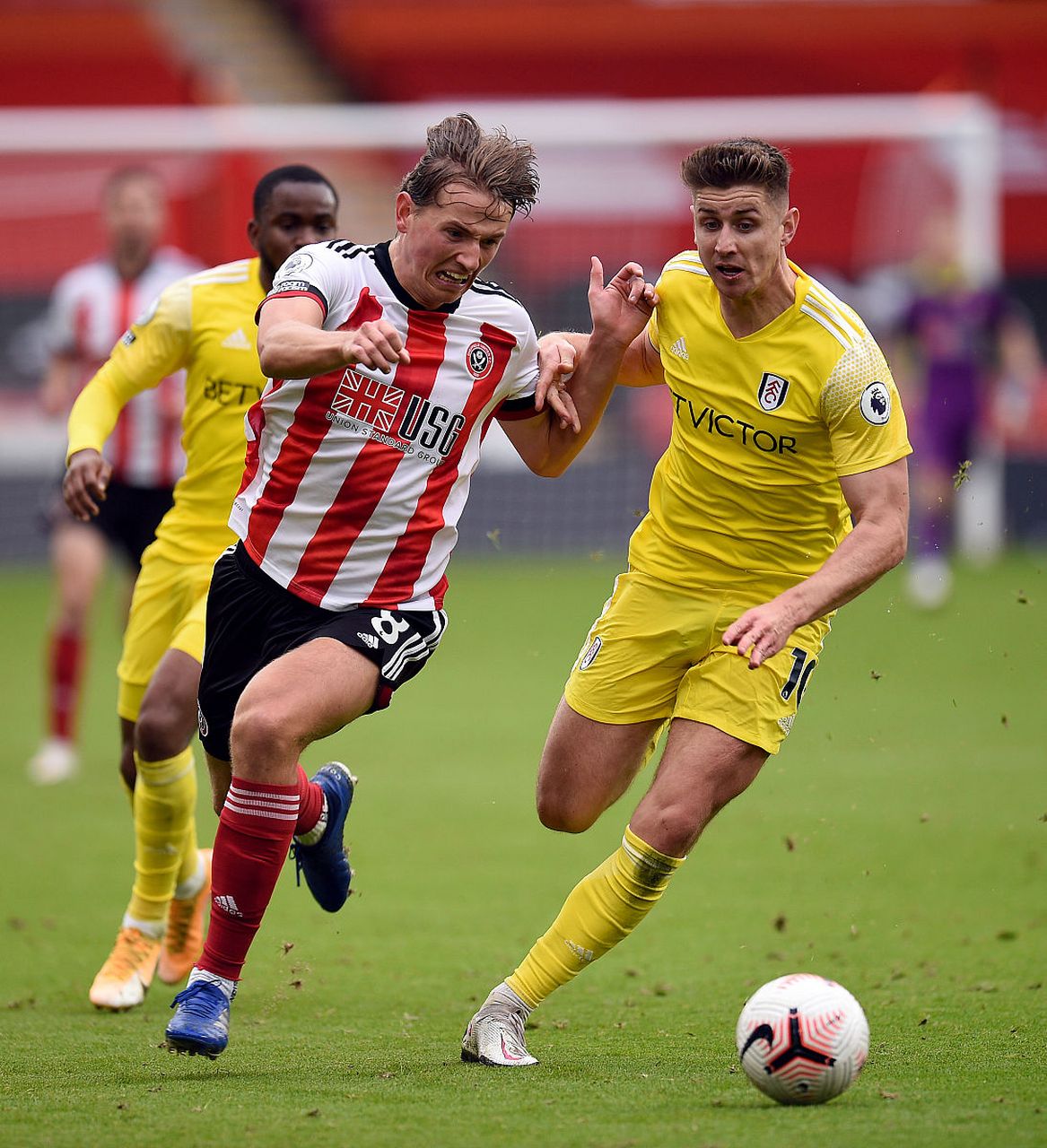 谢菲尔德联足球俱乐部在最近一场比赛中以2-0战胜西布朗队,提前三轮