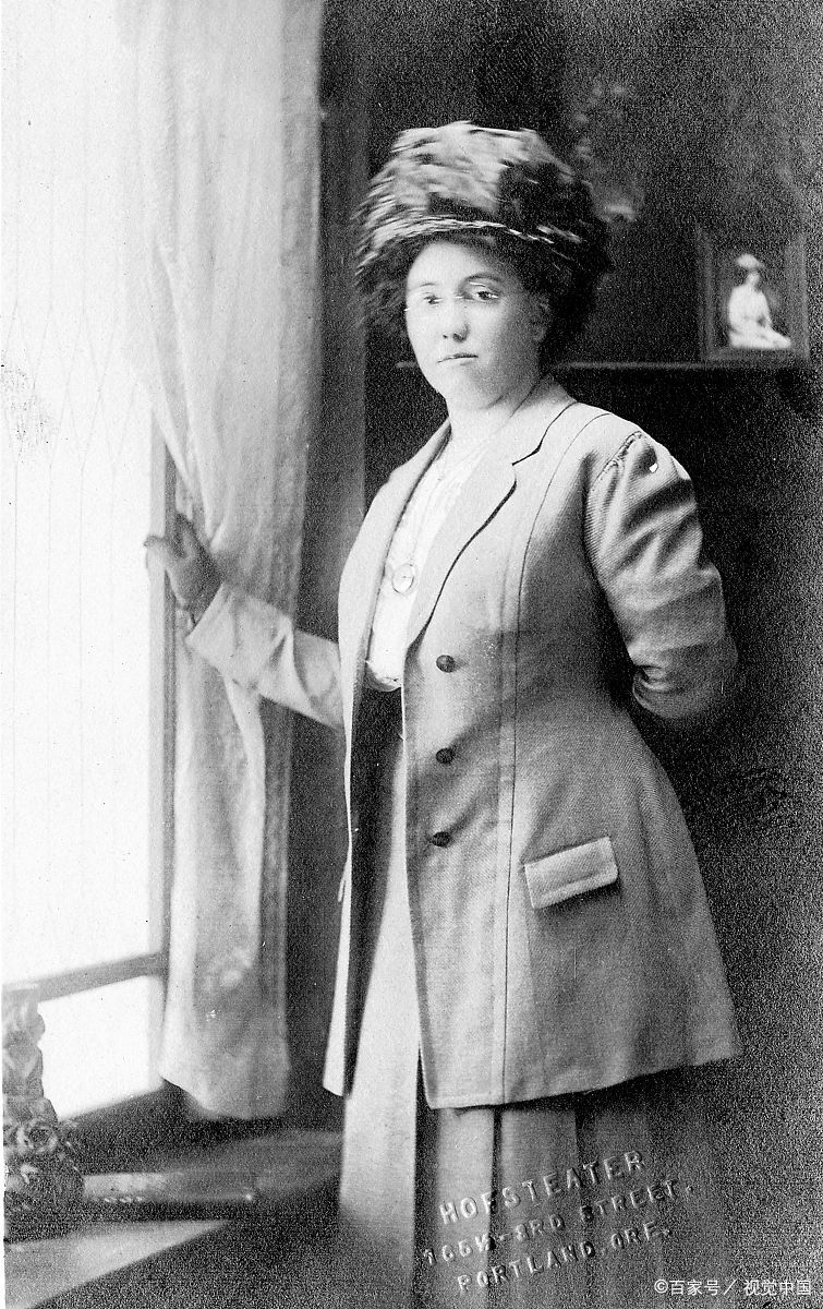 1941年历经身体和精神的羞辱卓娅走上刑场前留下了一张照片