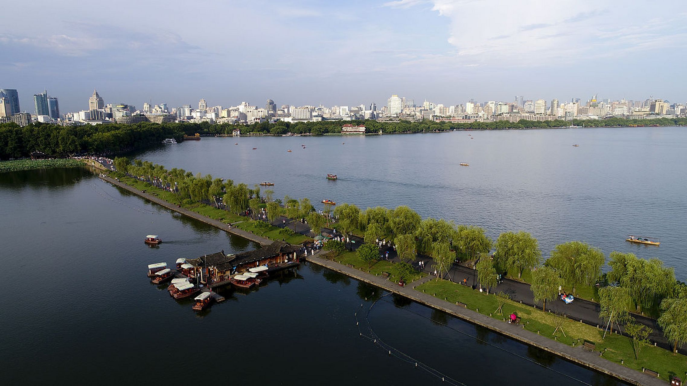 5月14日,杭州西湖风景名胜区白堤情定商亭租赁权拍卖有了结果,190万