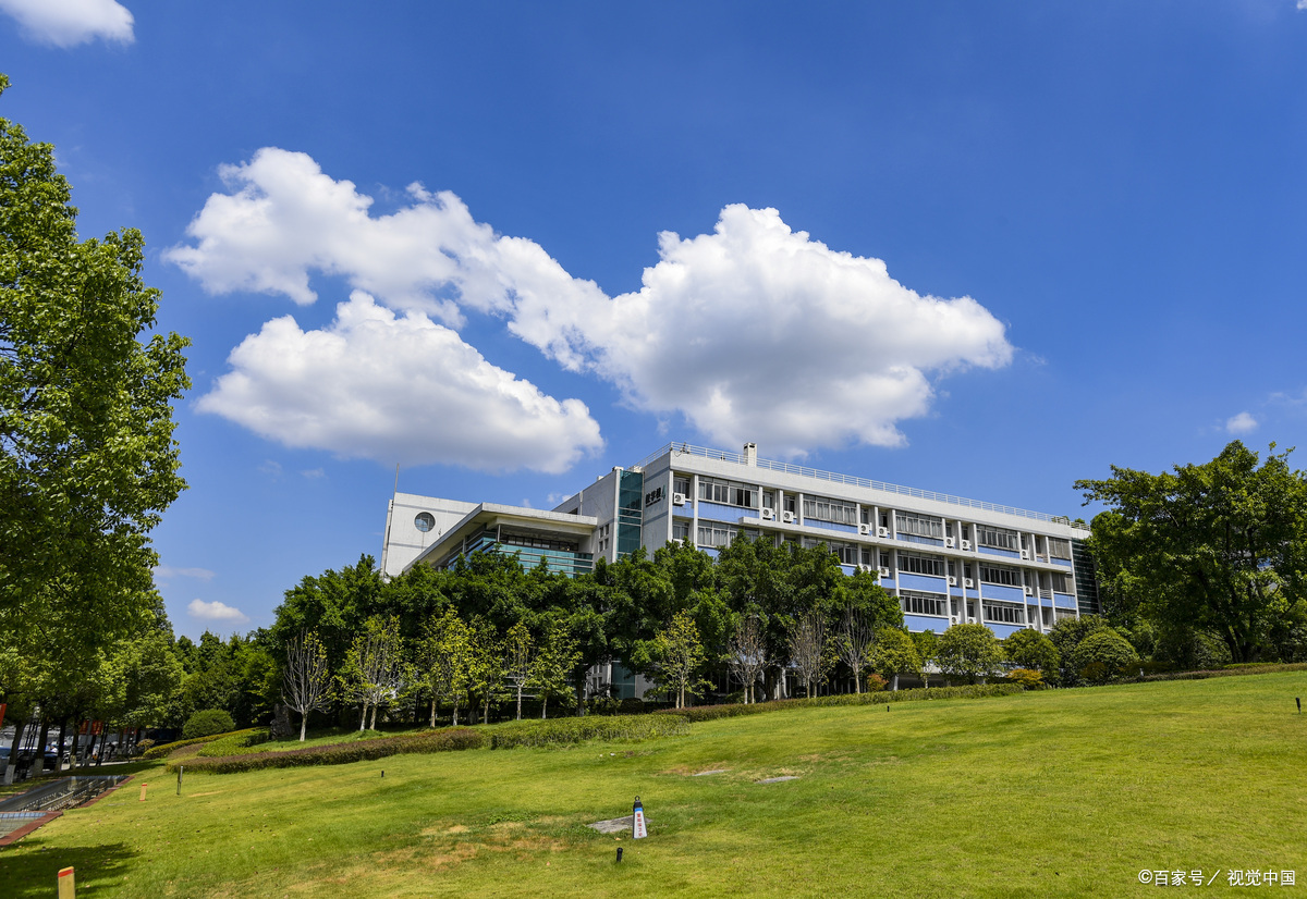 克拉玛依校区: 这所学校在新疆克拉玛依市,全国