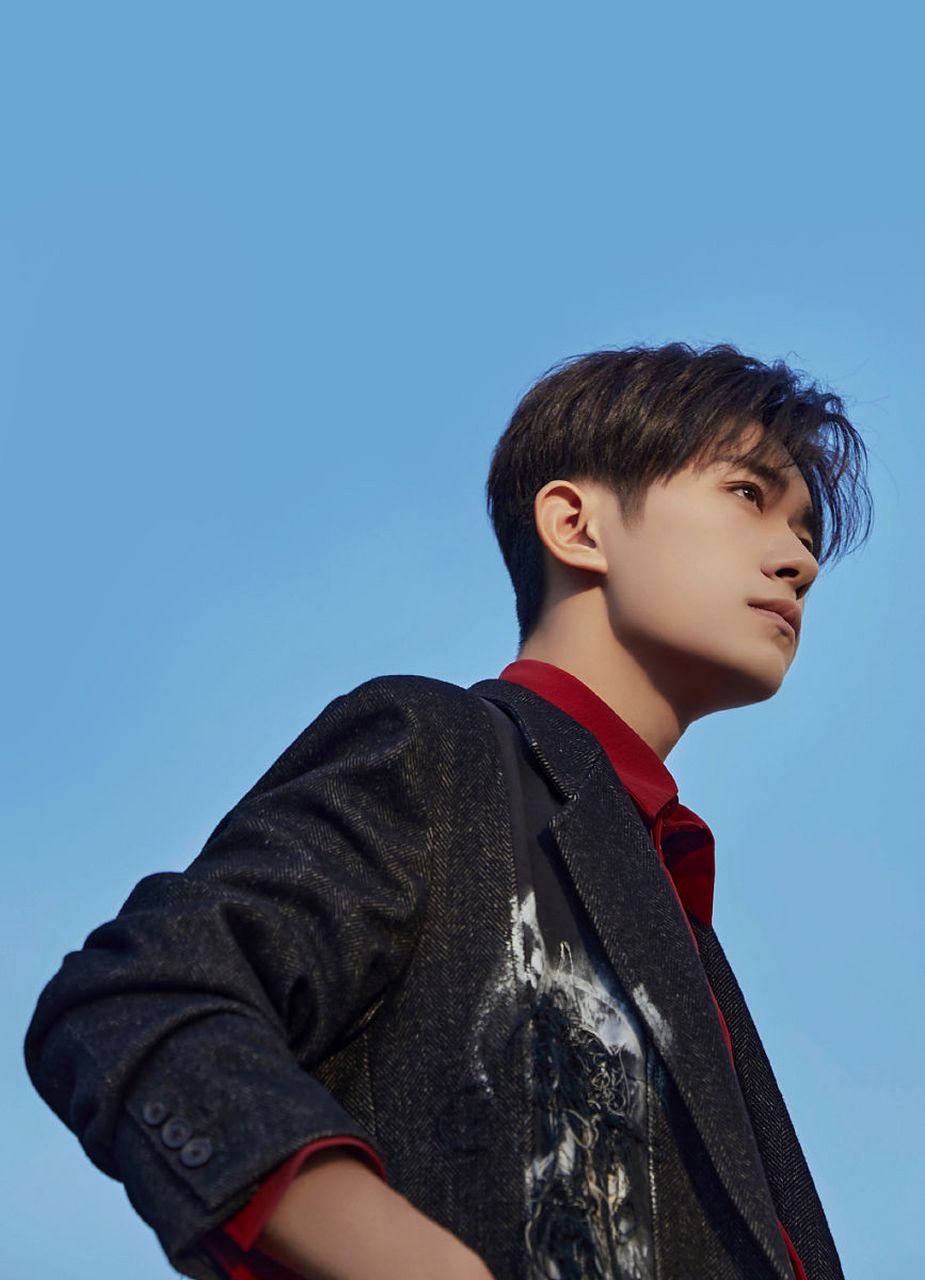 易烊千玺15岁获得第16届音乐风云榜最受欢迎偶像.