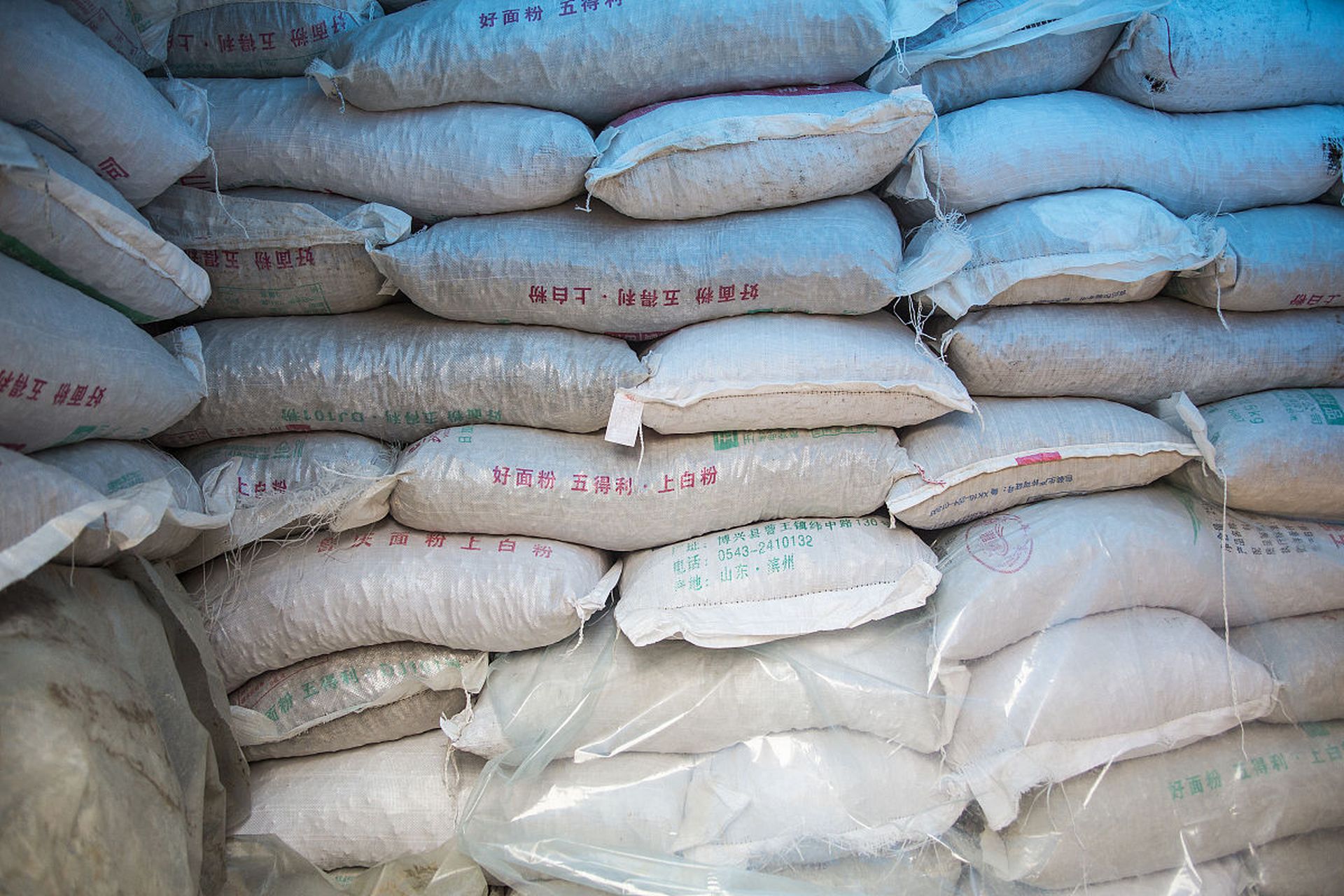 1,液体产品应为红褐色溶液; 2,固体产品 1)无水氯化铁应为褐色晶 