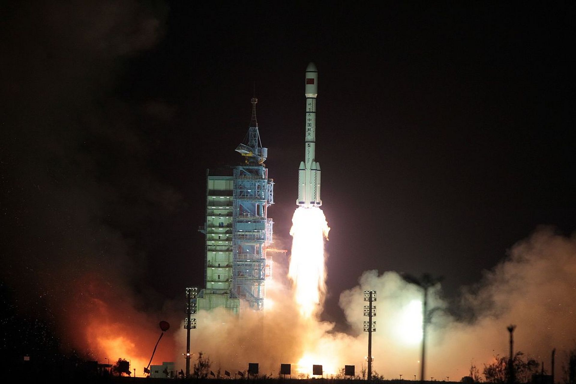 中国天宫一号是中国航天事业的一项重要成就,它对普通人的积极影响主