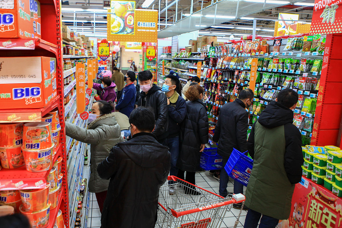 春节将至,山姆会员店竟人从众,像我一样忙碌地挤在队伍中,感到格外