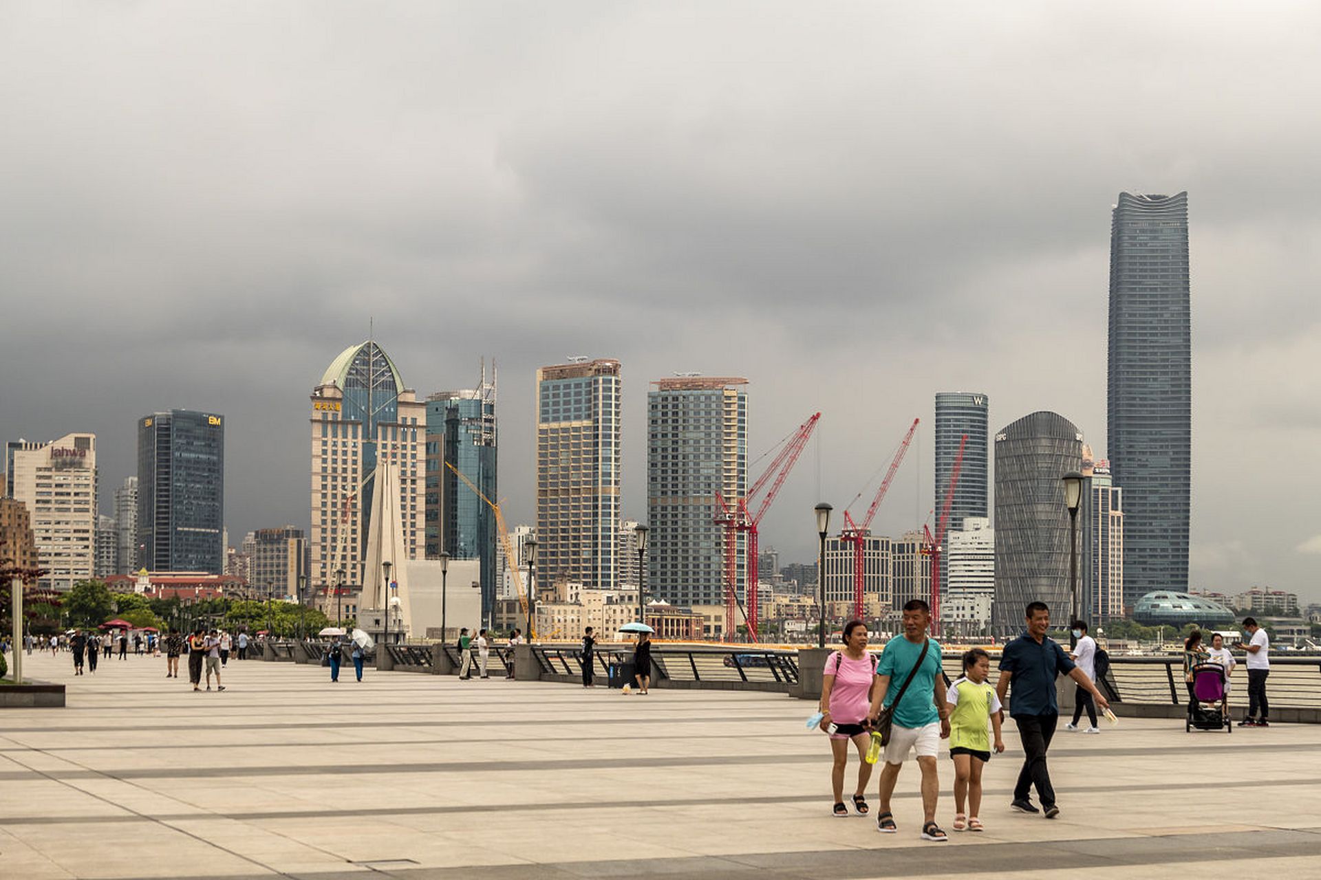 镜头里的春天# 除了赏花之外,春天游玩南宁人民广场还有许多吸引人的