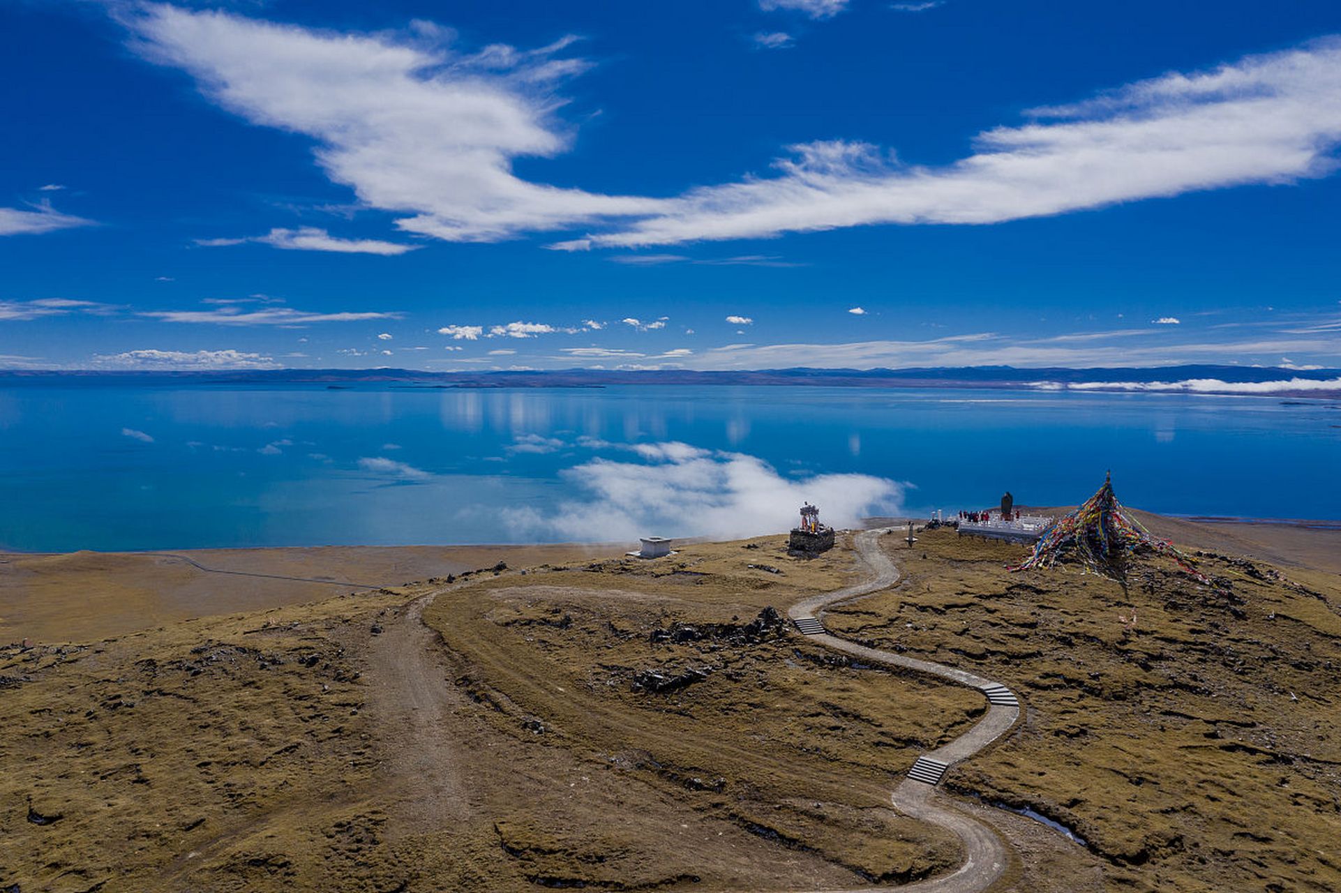 黄河源头位于青藏高原巴颜喀拉山北麓的约古宗列盆地,一个美丽而神秘