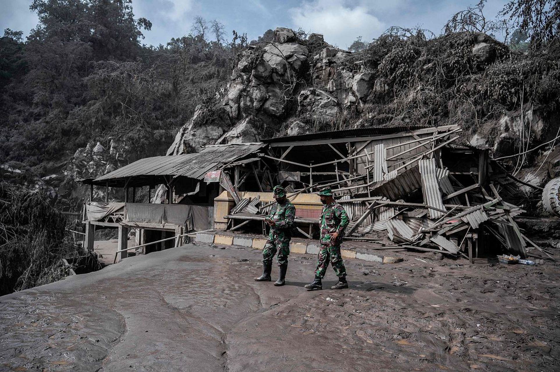 缅怀!一组汶川地震时拍下的老照片.