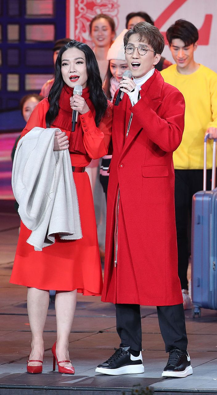 贾玲关晓彤比划猜,不小心透露在背后说李晨坏话,郑恺的更狠