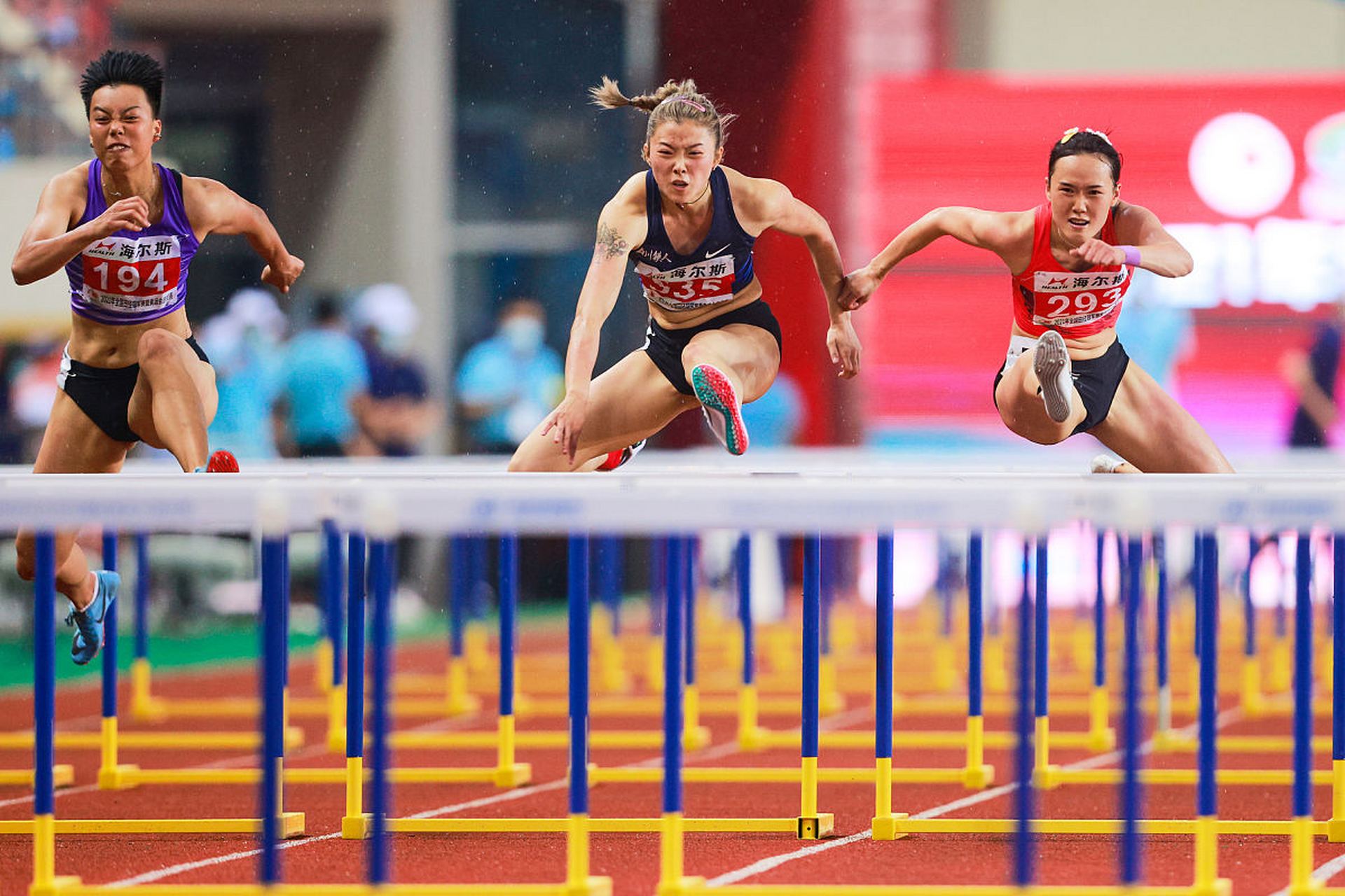 女子100米栏吴艳妮创赛季最好成绩,倒水第一,她却说自己是差强人意