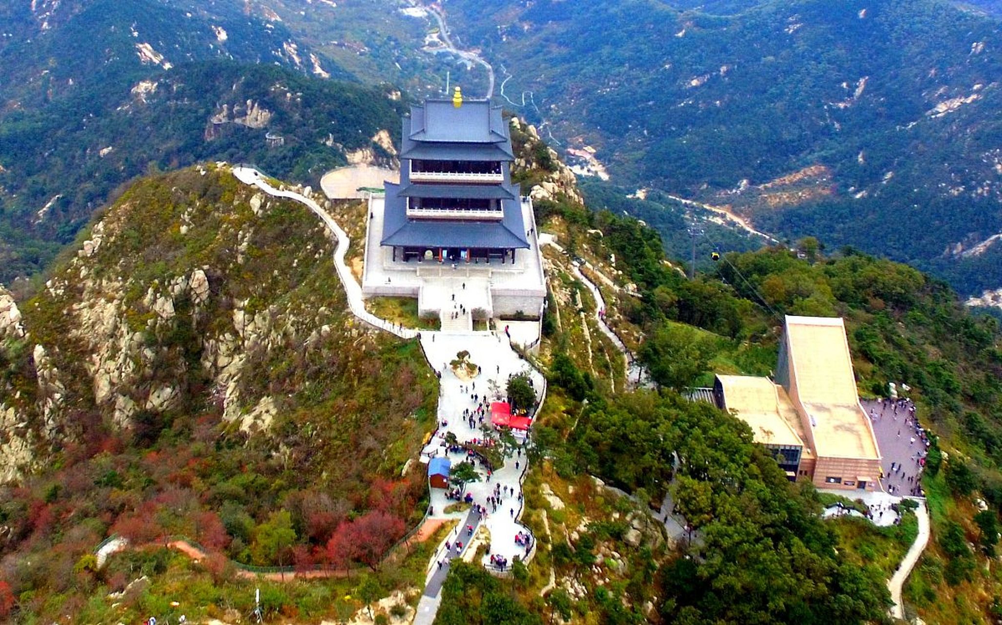 龙首山,位于吉林省辽源市,集风景,文化,历史于一体,是放松心灵的圣地.