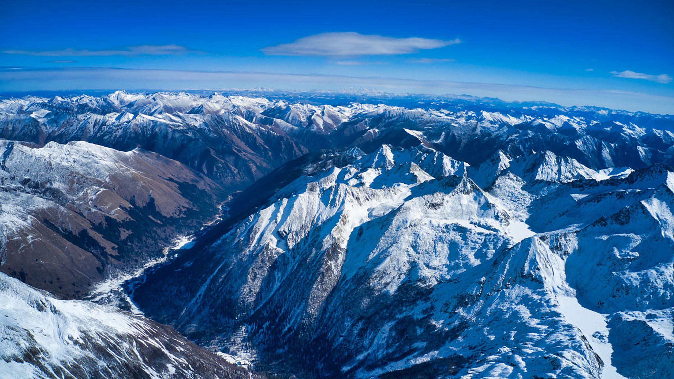 达古冰山风景名胜区位于中国四川阿坝藏族羌族自治州黑水县境内,是一