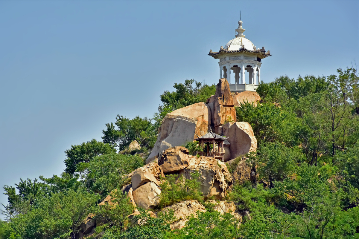 全国各地有十多座名为"凤凰山"的景区,各具特色,承载着地域文化和历史