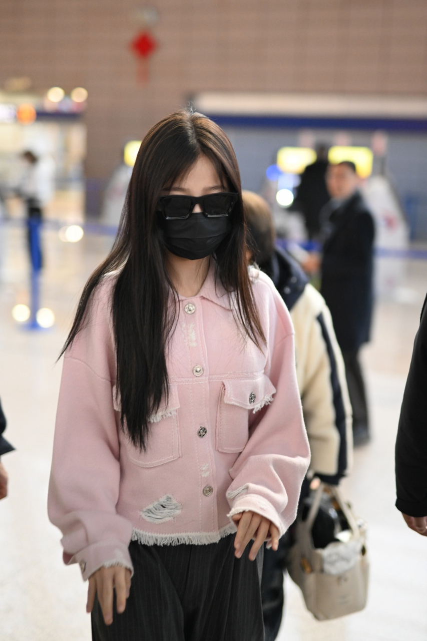 觉得虞书欣工作团队不作为,要求辞退旗下经纪人个几个工作人员