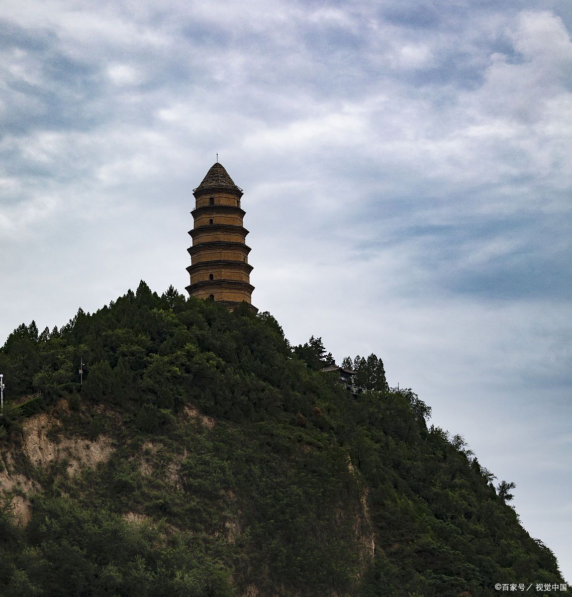 宝塔山值得一看吗 宝塔山是延安的标志性景点,融合了丰富的历史与文化