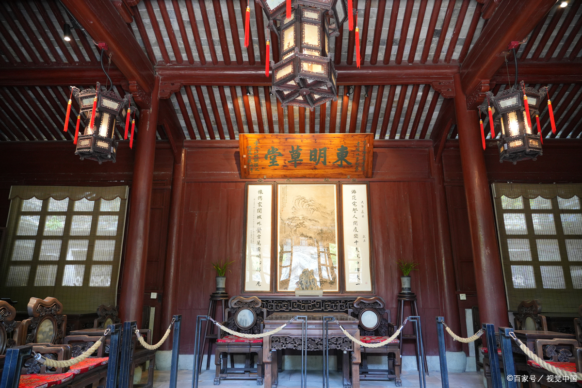 **"烟雨入江南,周庄如墨染"