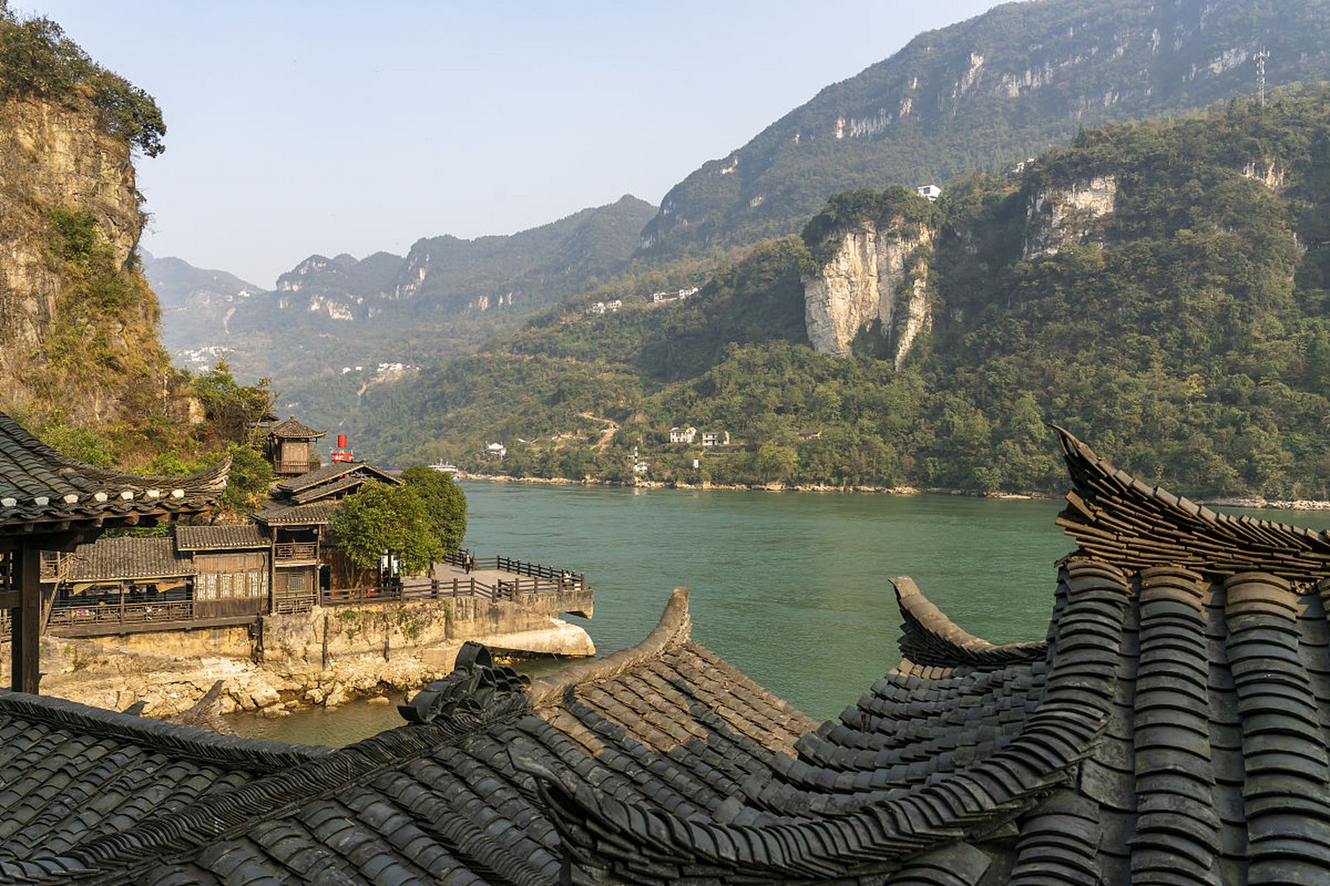 清江画廊风景区位于中国湖北省宜昌市夷陵区,是一个集自然风光和人文