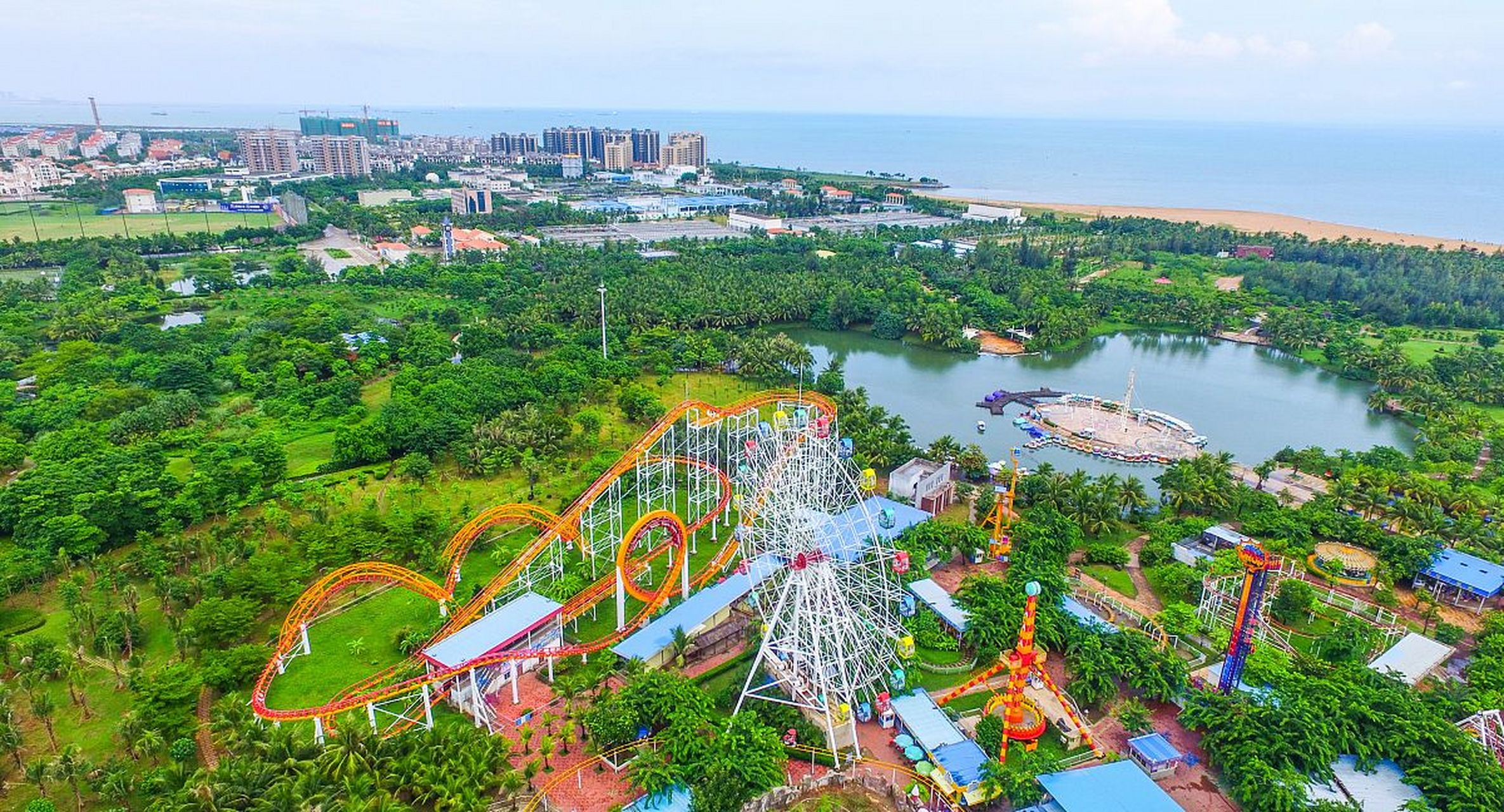 小众旅行地奇遇分享# 海口是海南省的省会城市,拥有许多美丽的景 .