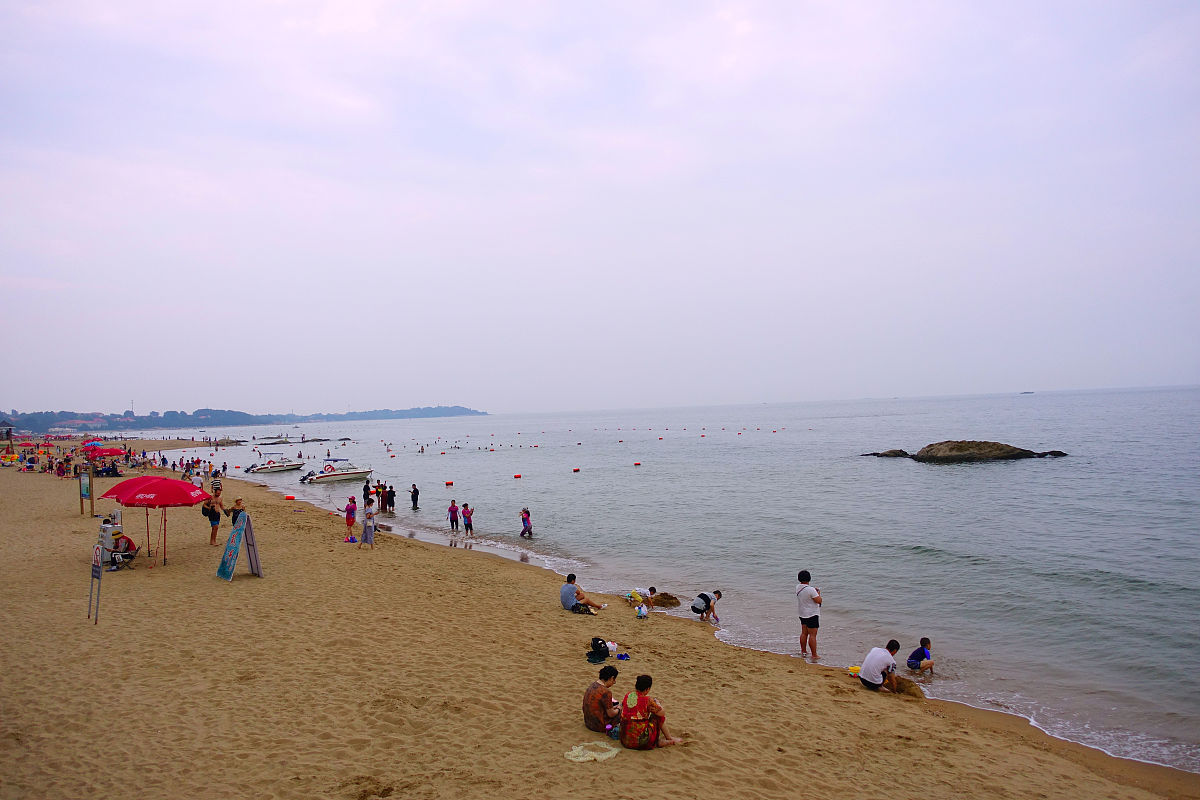 这公园啊,就坐落在秦皇岛市北戴河风景区的正中央,名气响当当的,全国