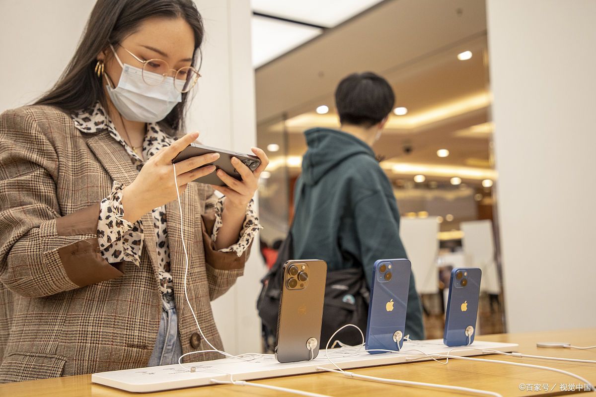 在校大学生,第一次买苹果手机,选iphone12还是iphone13?