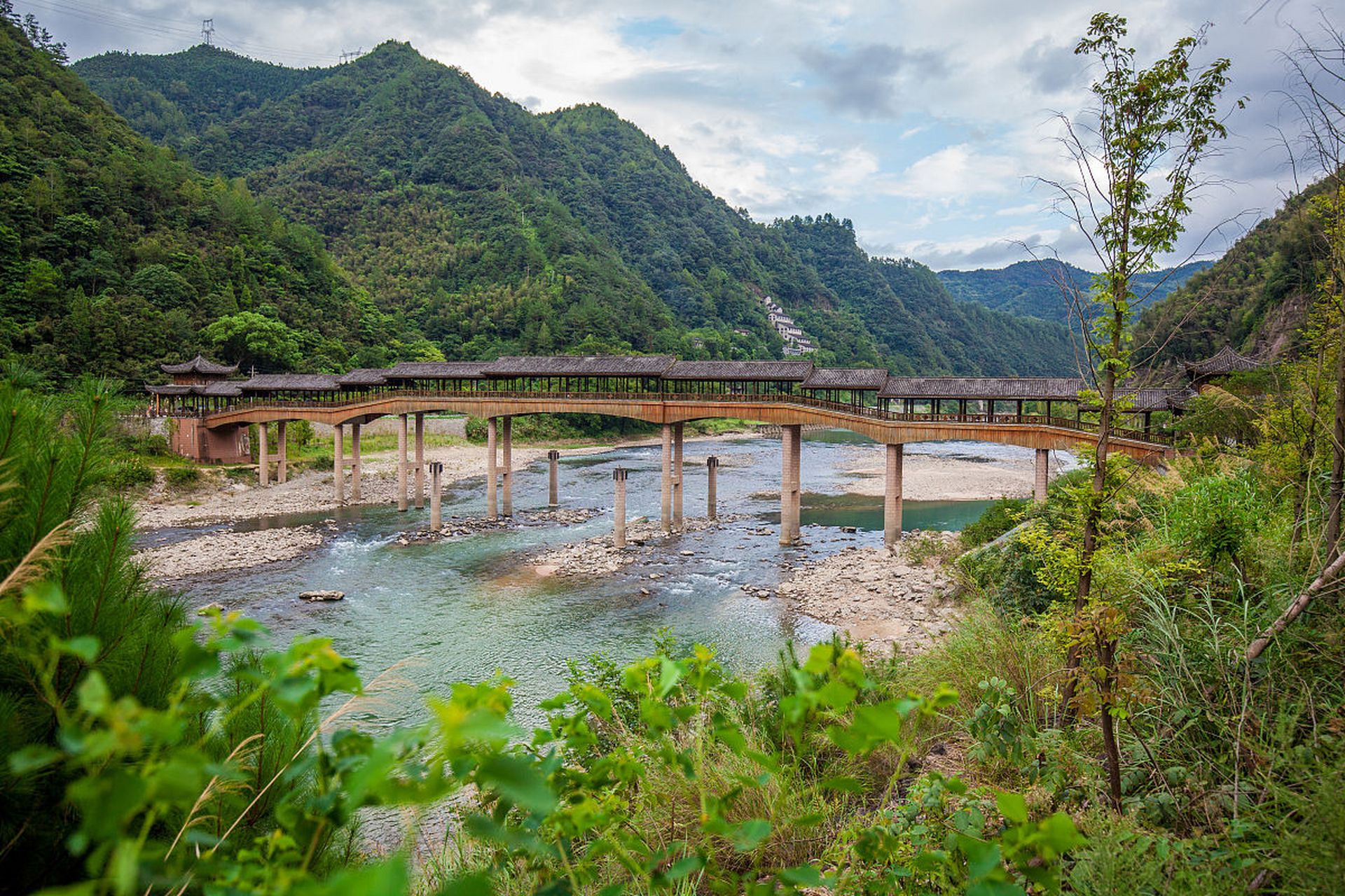 黄岩柔川景区坐落于浙江省黄岩市,这里是秋天的精灵.自然景观宜人,88.