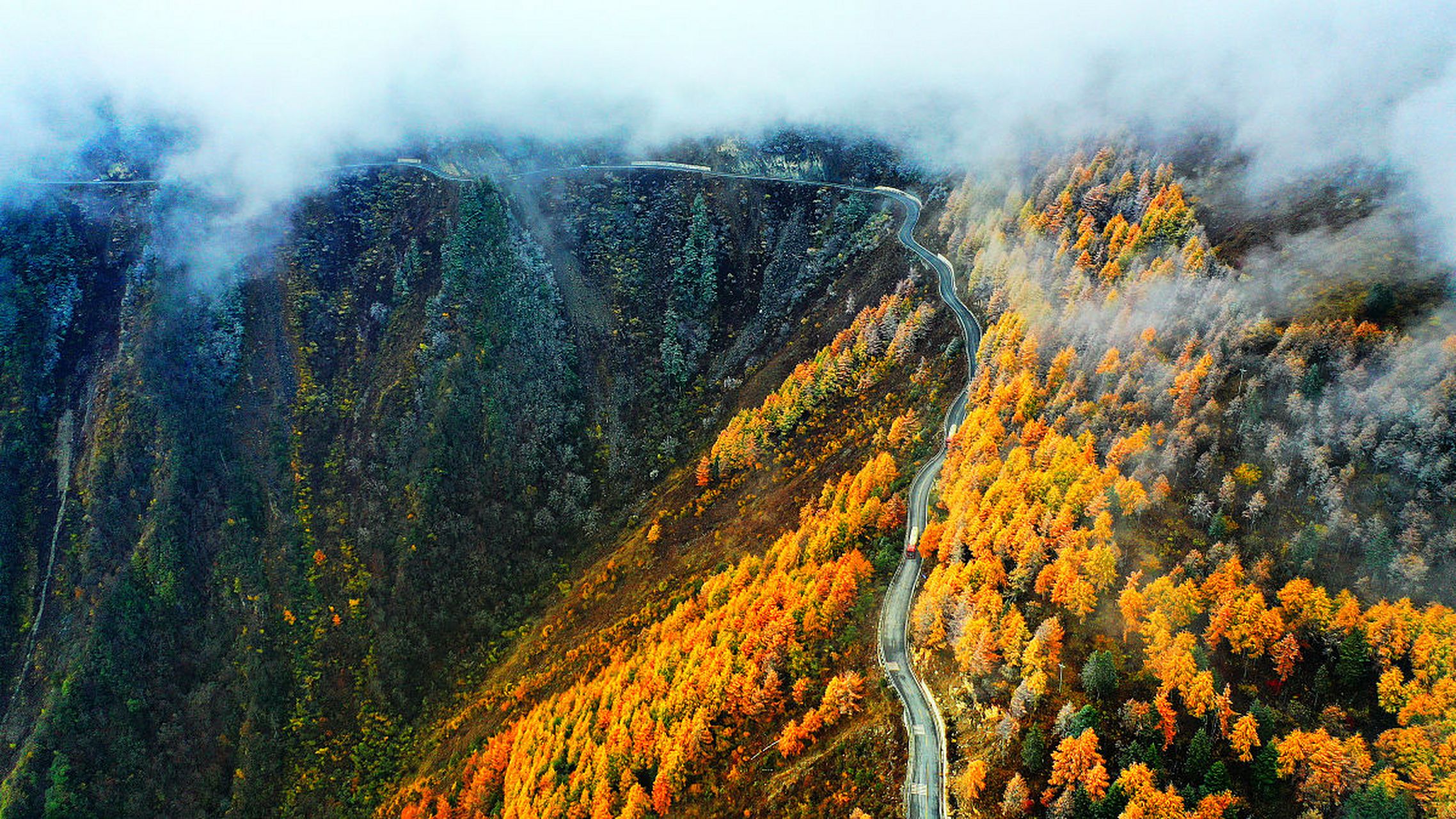 重逢巴蜀# 夹金山位于四川省雅安市宝兴县与阿坝州小金县交界处,是
