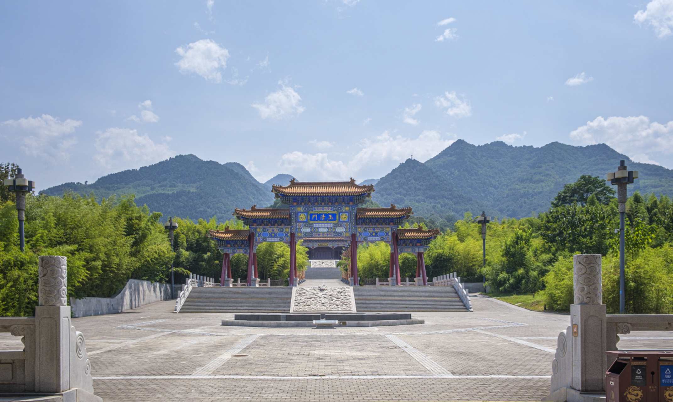 到了终南山,我按照计划前往翠华山.