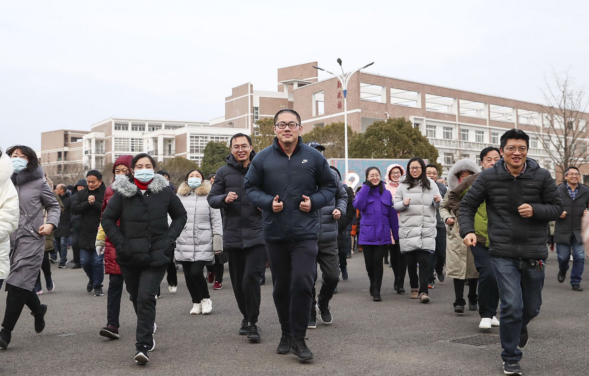 连云港灌云高级中学城西分校要求向班主任交六千元的培养费 近日,据