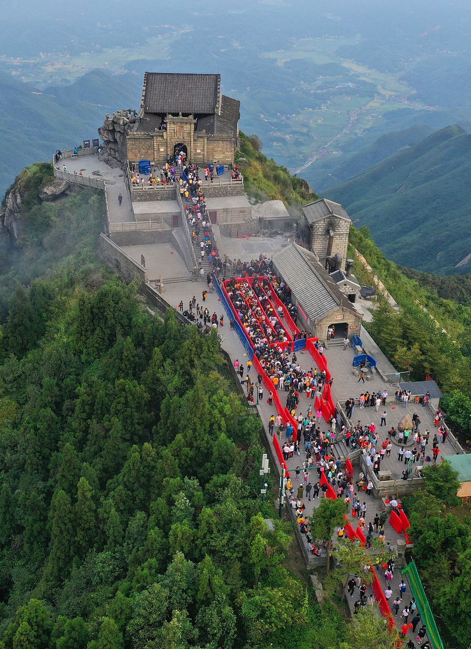 天衡山山顶图片