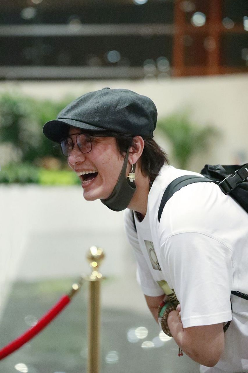 大笑法:中医有"常笑宣肺"一说,大笑能使肺扩张