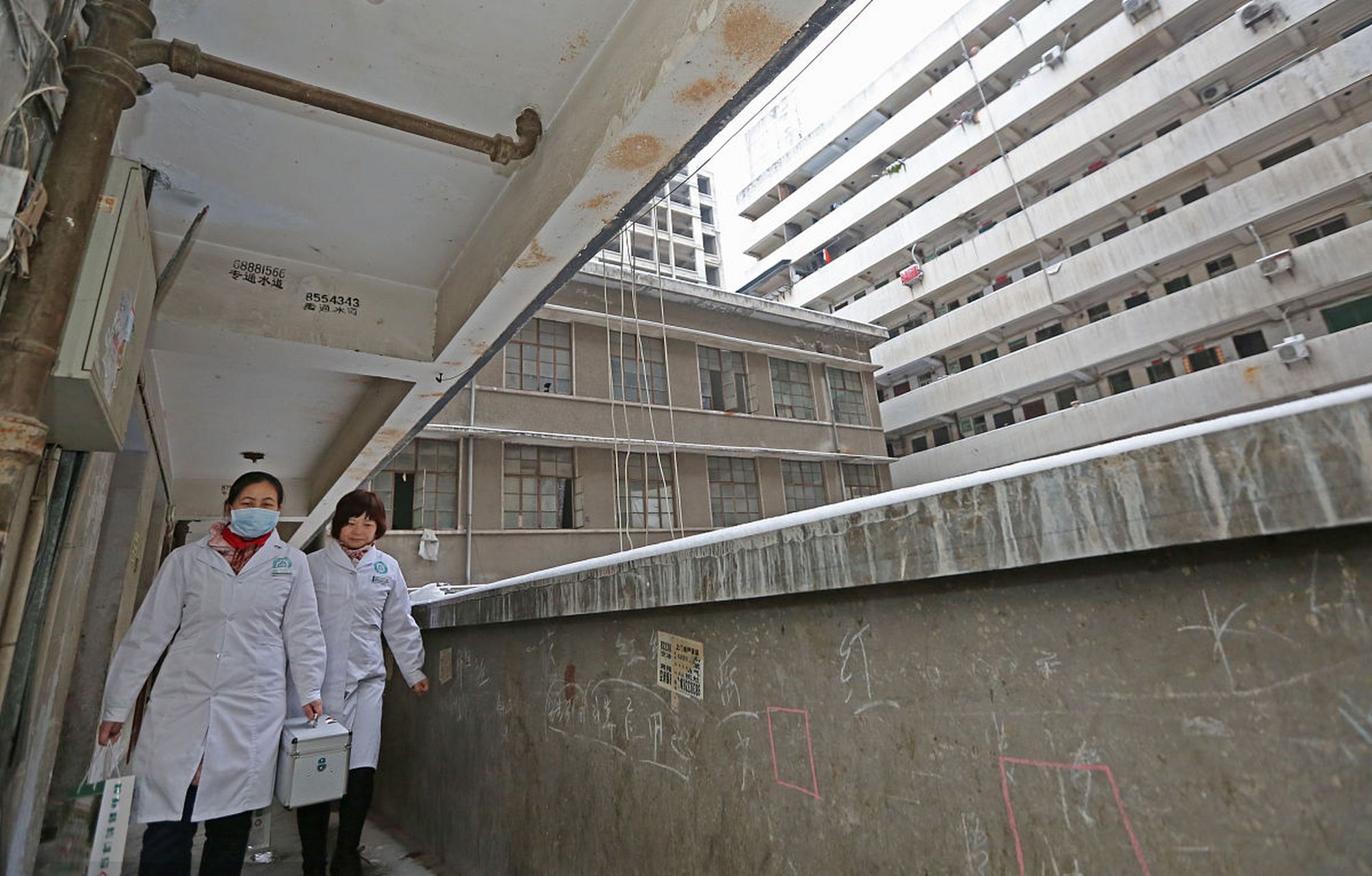 女子精神病院内死亡被束缚15时# 广西来宾一女子精神分裂症复发被 