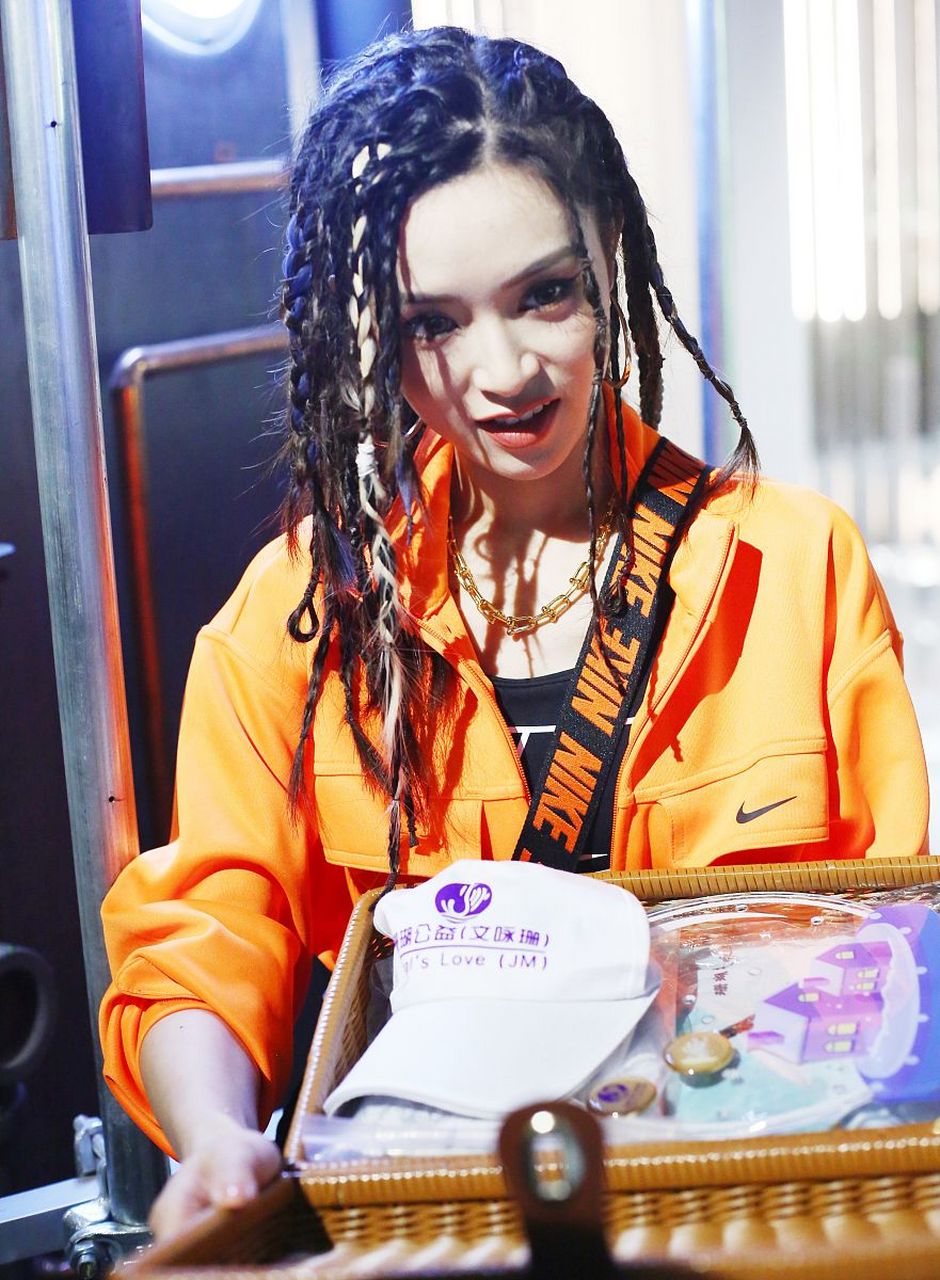 说唱女歌手转行卖烧烤年入百万# 说唱女歌手转行卖烧烤年入百万 盐哪