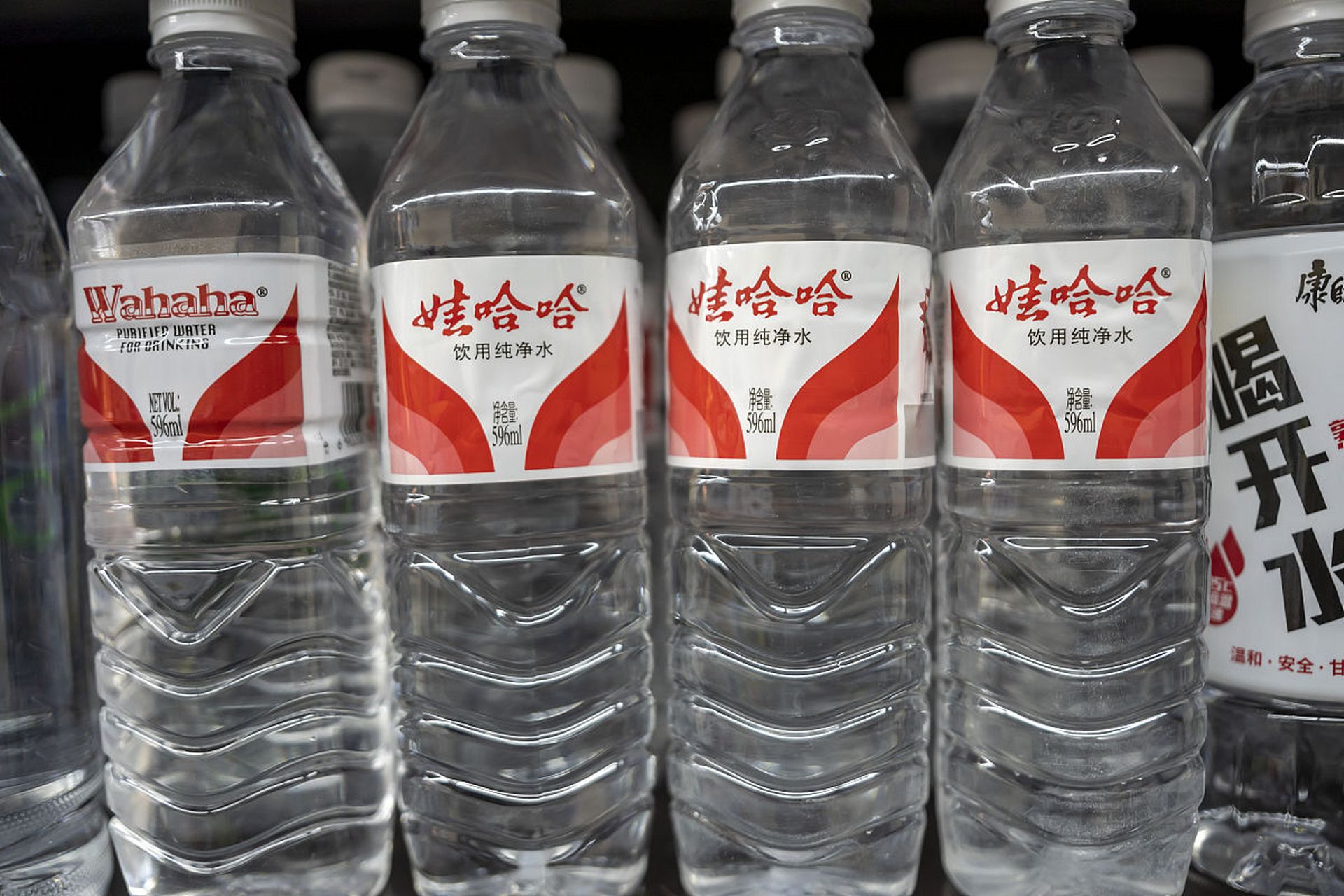 娃哈哈,作为中国饮料行业的佼佼者,其产品线广泛,涵盖了多