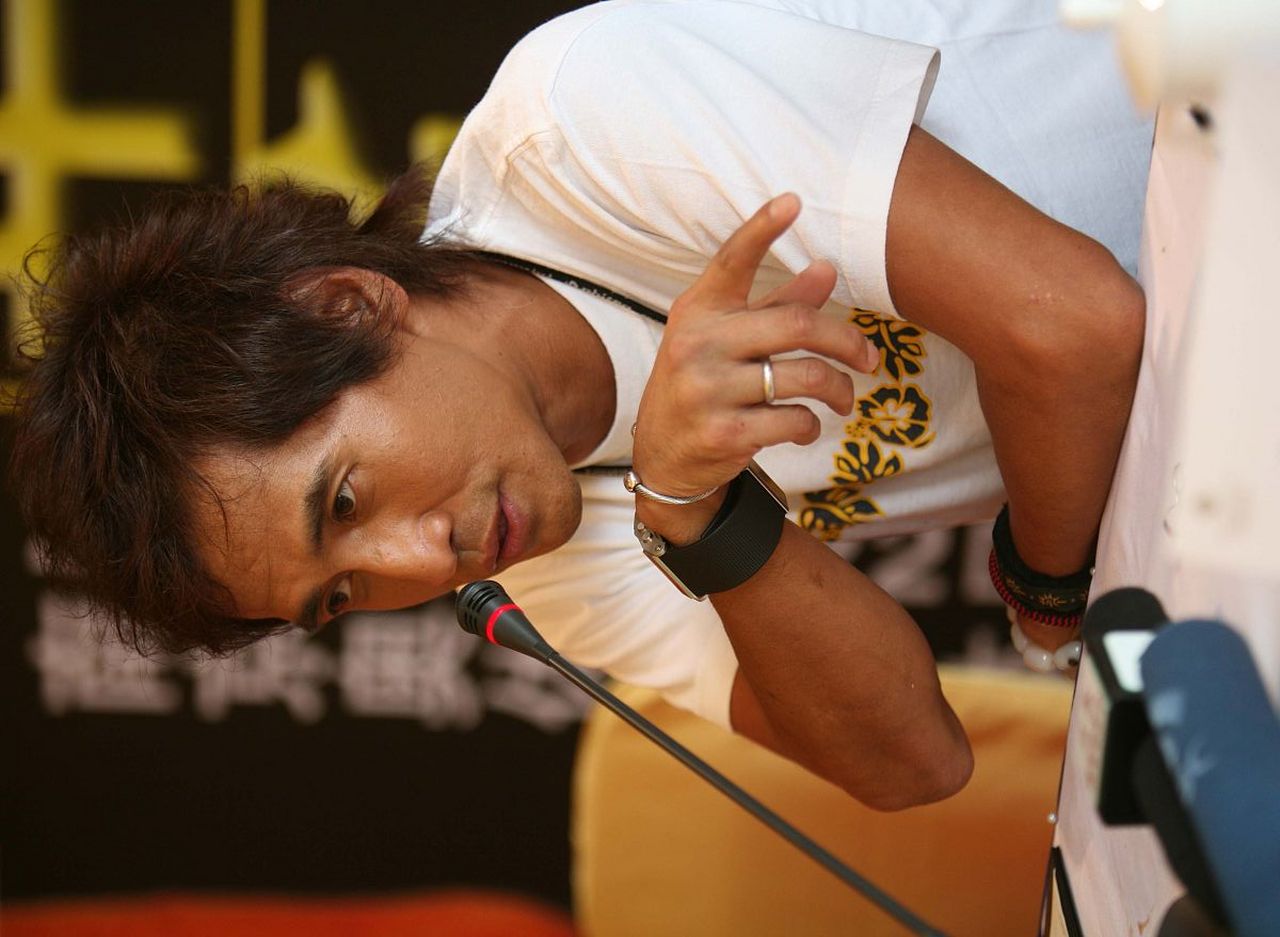 8月19日,许久未露面的知名歌手齐秦引发了热议,起因是张兰在个人社交