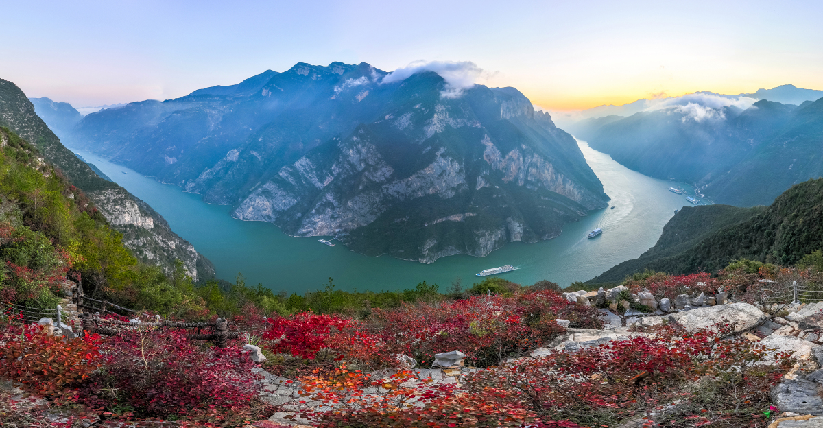 巫山,即是一座山,也是一座城,自古以来就是一片神秘的土地.