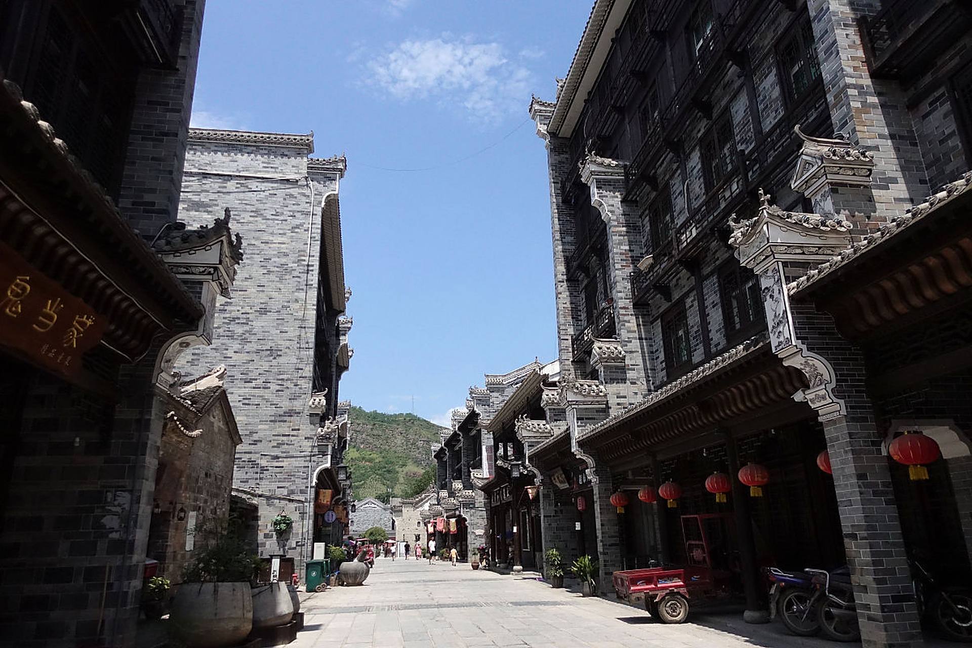 石泉古镇古是一座充满人文情怀的千年古镇,其整条古街