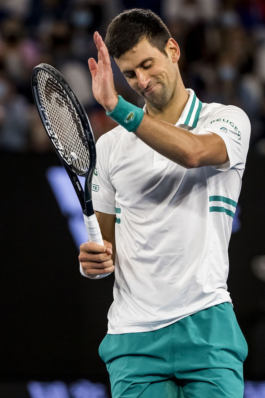 卫冕冠军德约科维奇6-3/4-6/7-6(4)/6-3击败波佩林,晋级澳网第三轮.