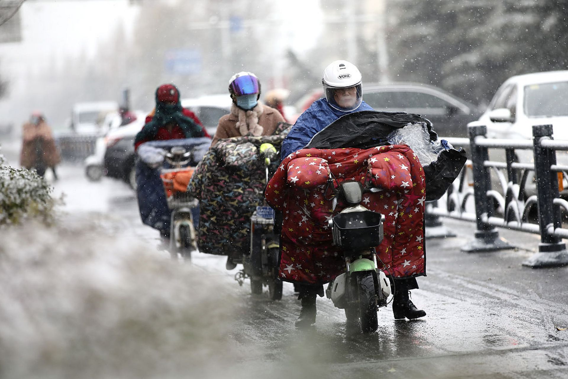 刚立冬的郑州让人感到瑟瑟发抖.